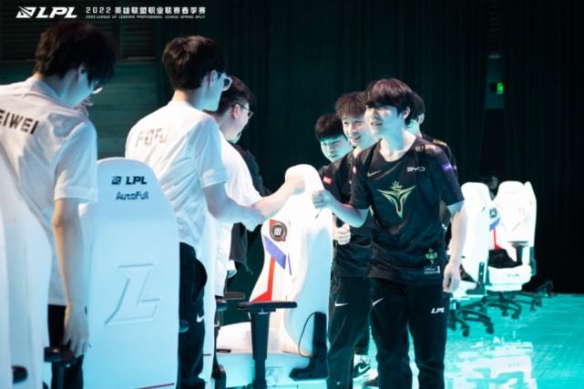 摇摆不定 摇摆不定